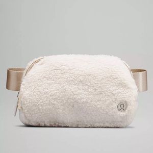 NWT Lululemon Everywhere Belt Bag Fleece Sherpa - lvory